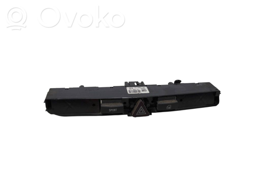 Opel Astra H Botón interruptor de luz de peligro 