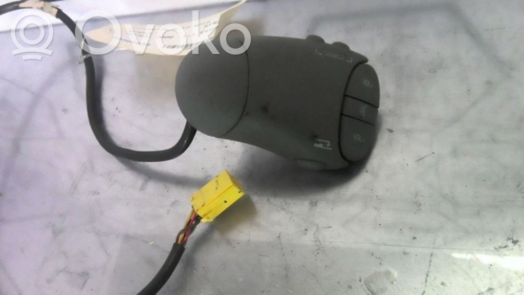 Renault Twingo I Unidad central de control multimedia 