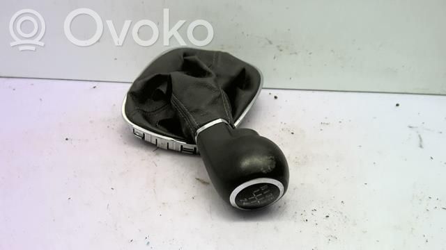Opel Corsa D Perilla/embellecedor de cuero de la palanca de cambios 