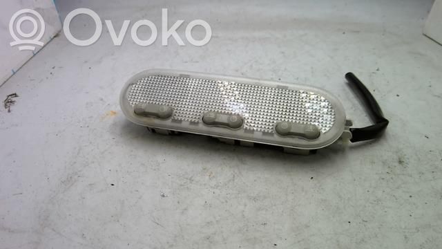 Nissan Micra Etuistuimen valo 