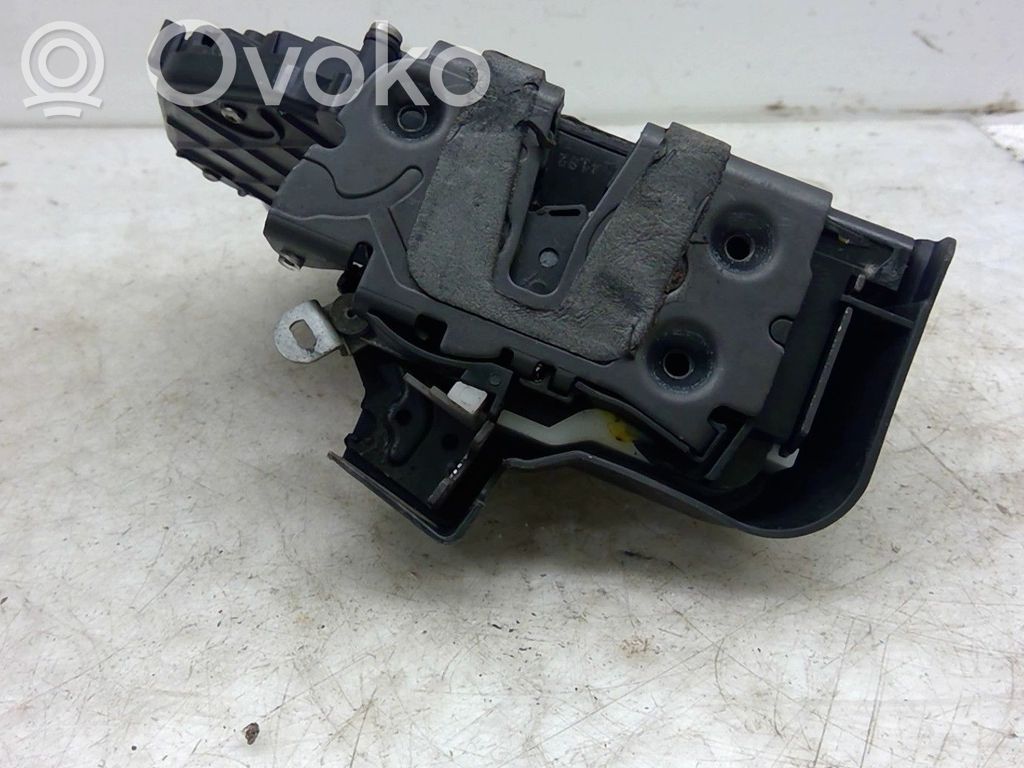 Ford Kuga I Etuoven lukko 