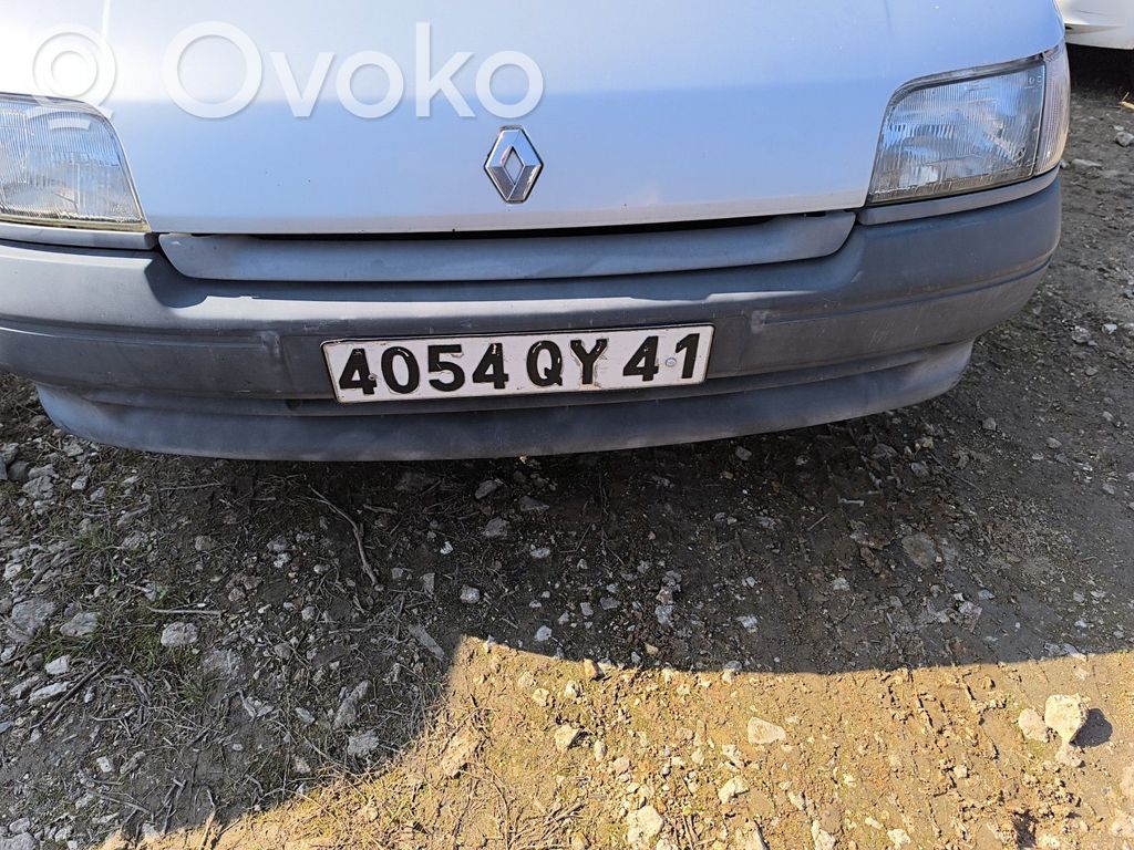 Renault Clio I Parachoques delantero 