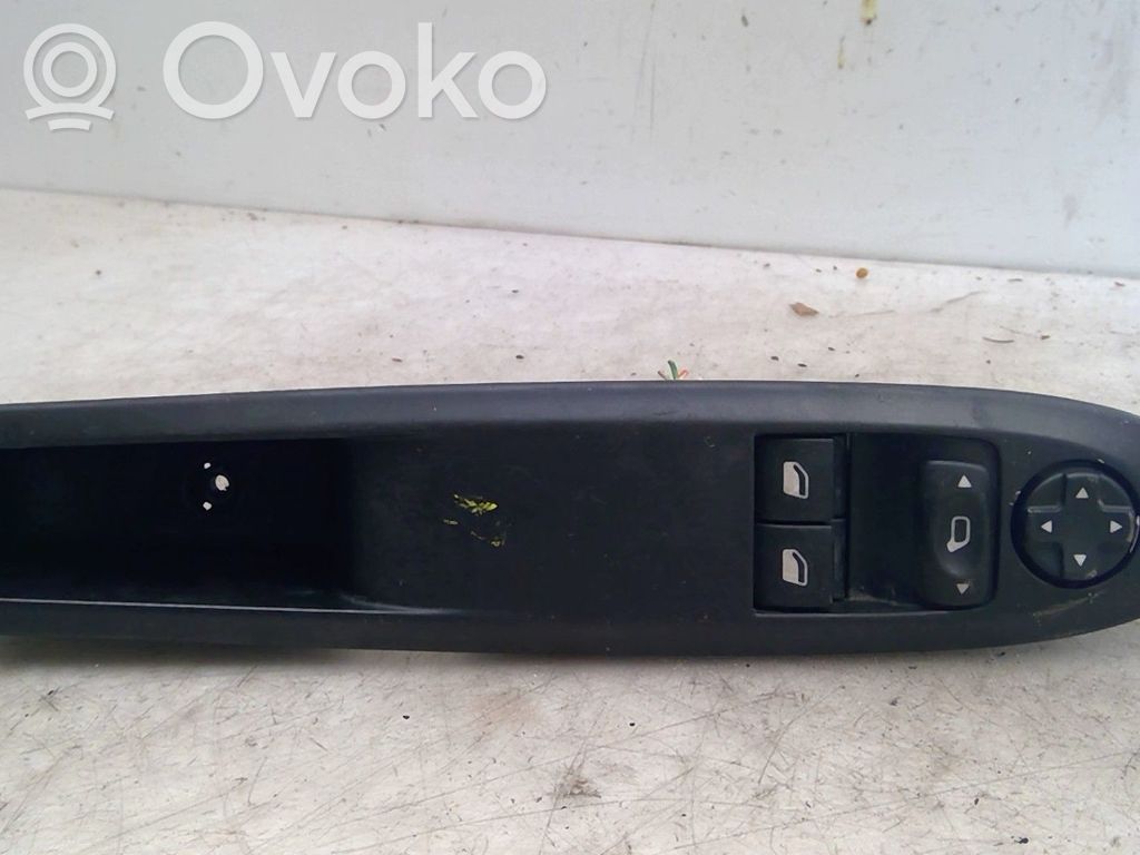 Citroen C4 II Electric window control switch 