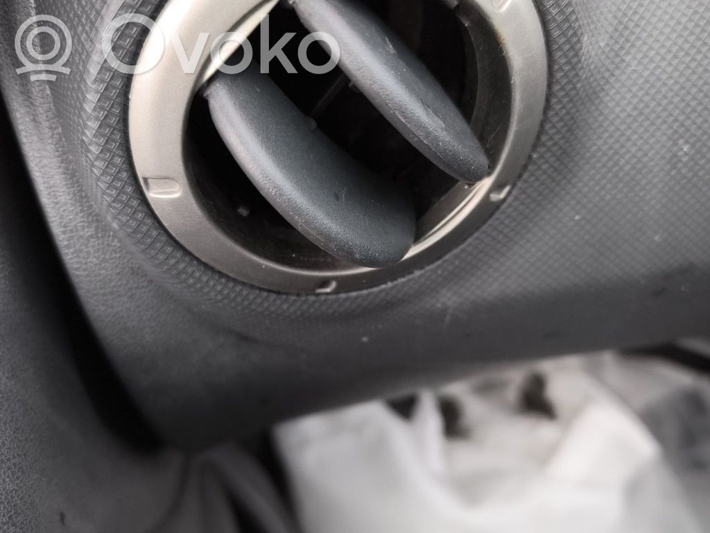 Dacia Sandero Boczna kratka nawiewu deski rozdzielczej 