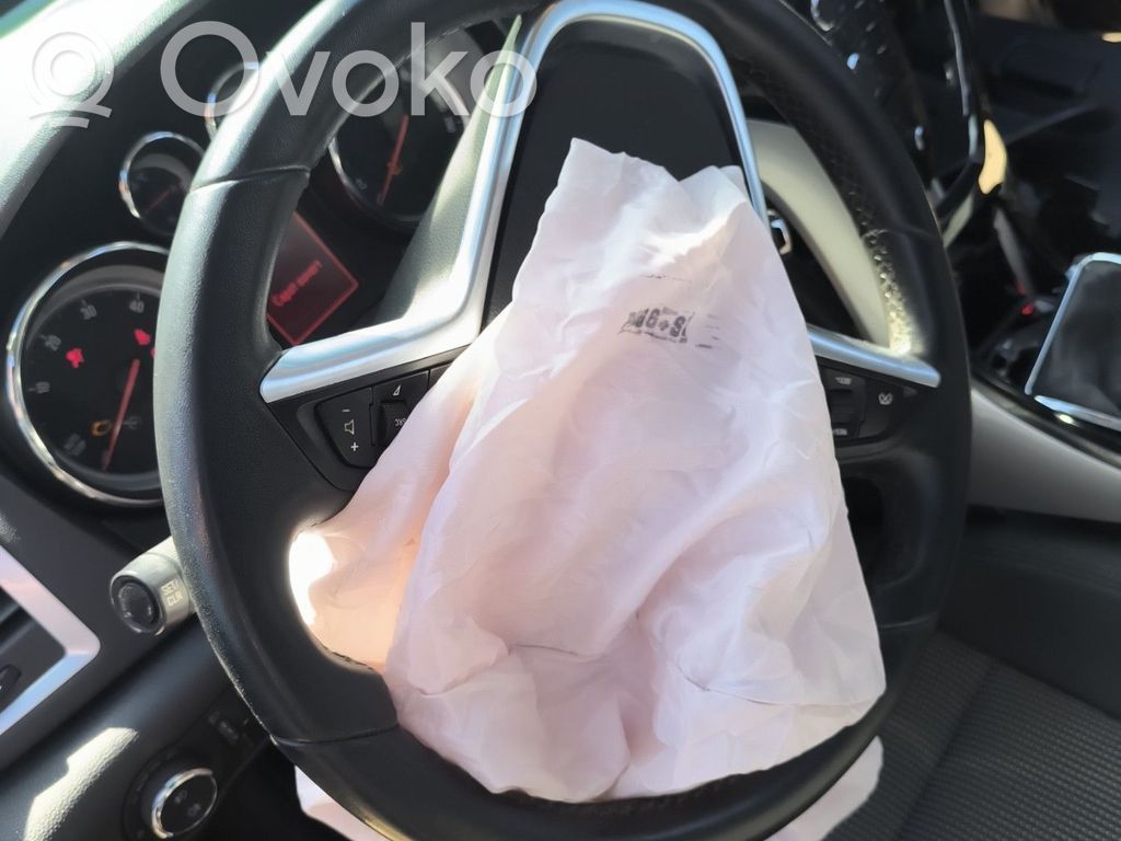 Opel Astra J Ohjauspyörä 