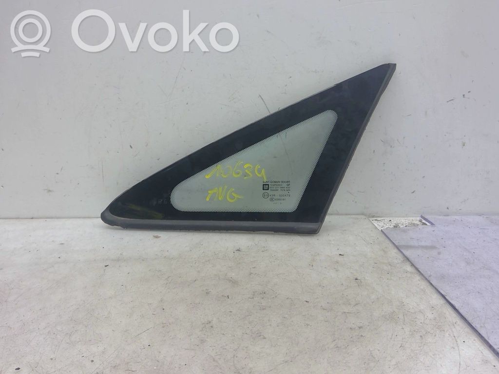 Opel Corsa D Front triangle window/glass 
