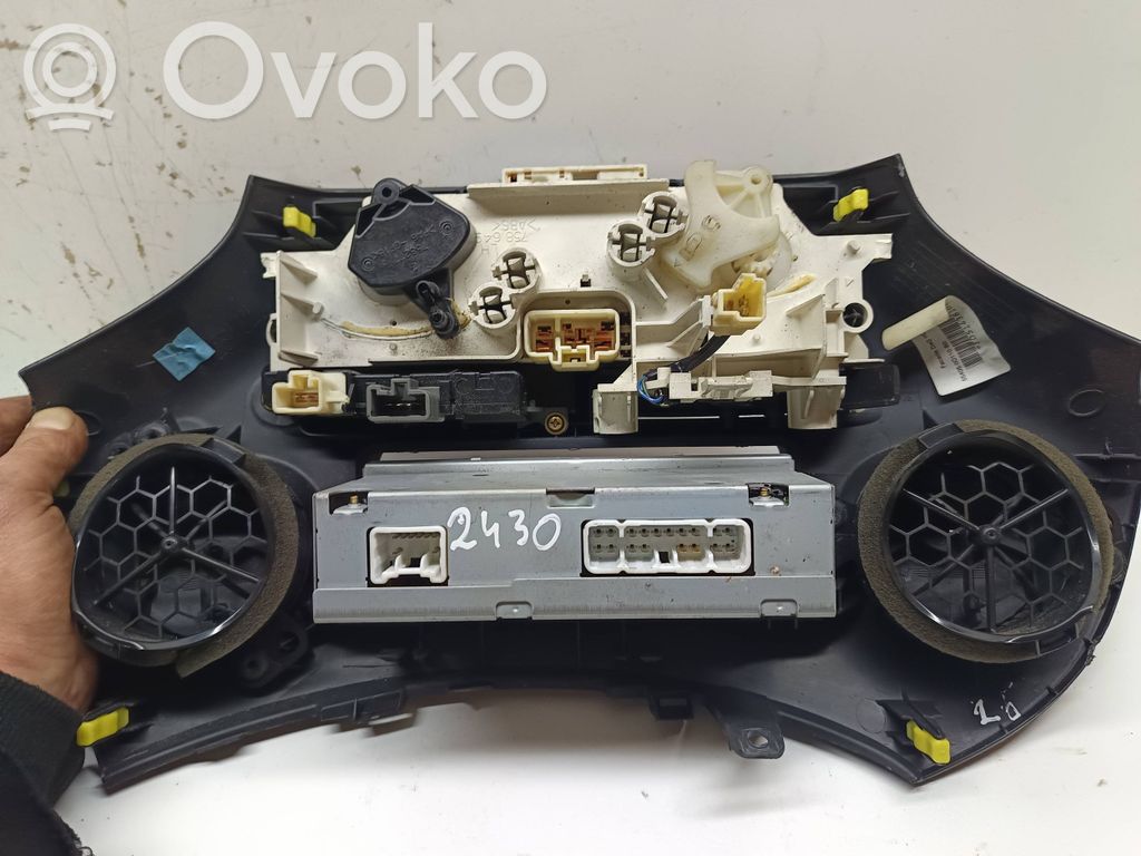 Toyota Yaris Climate control unit 