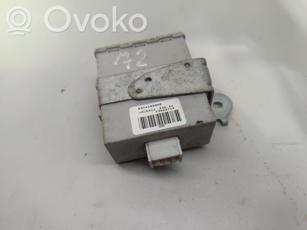 Toyota Corolla Verso E121 Unitate/modul de comandă închidere centralizată 
