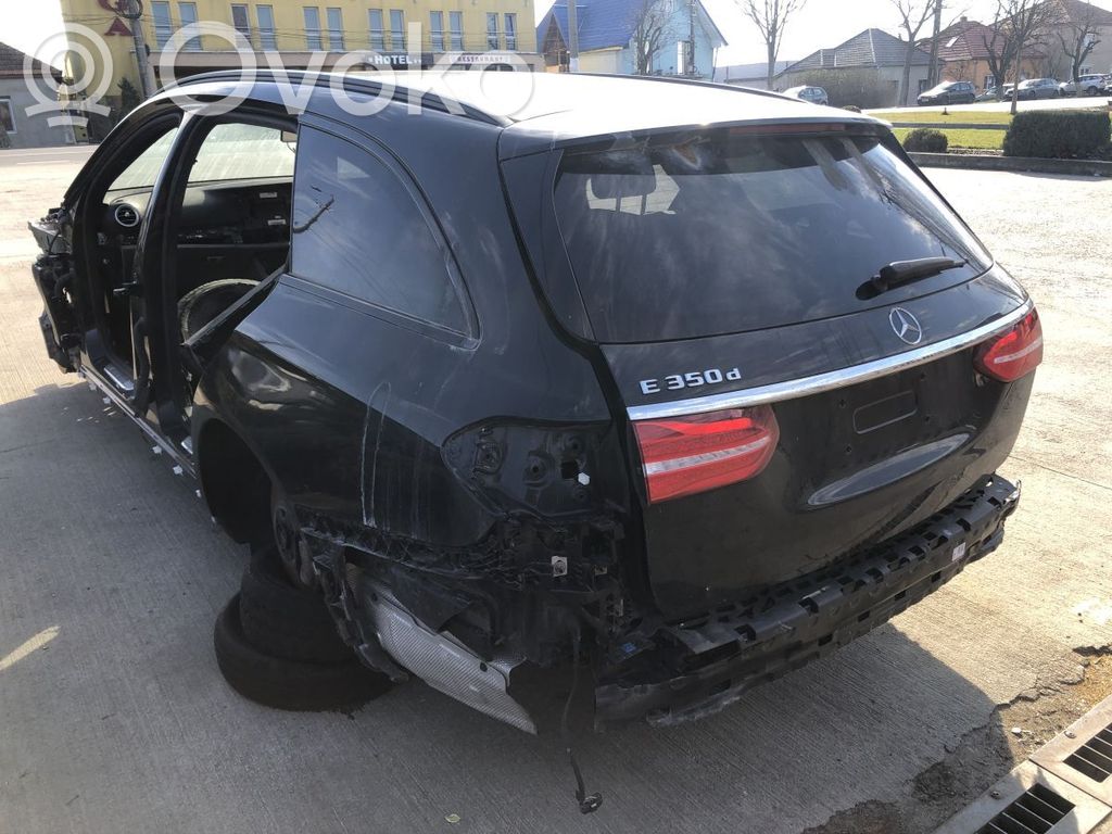 Mercedes-Benz E W213 Panel lateral trasero 