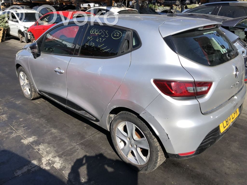 Renault Clio IV Takakulmapaneeli 