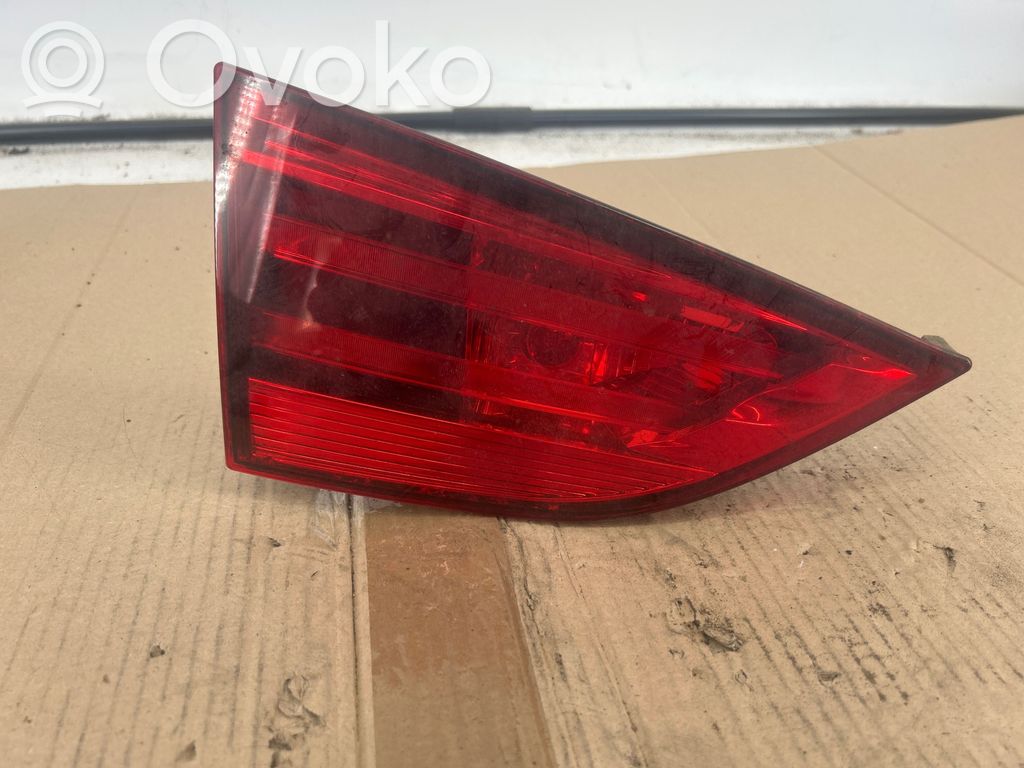 BMW X1 E84 Aizmugurējais lukturis pārsegā 