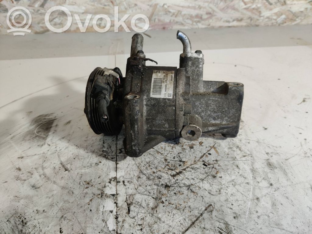 Dacia Sandero Air conditioning (A/C) compressor (pump) 