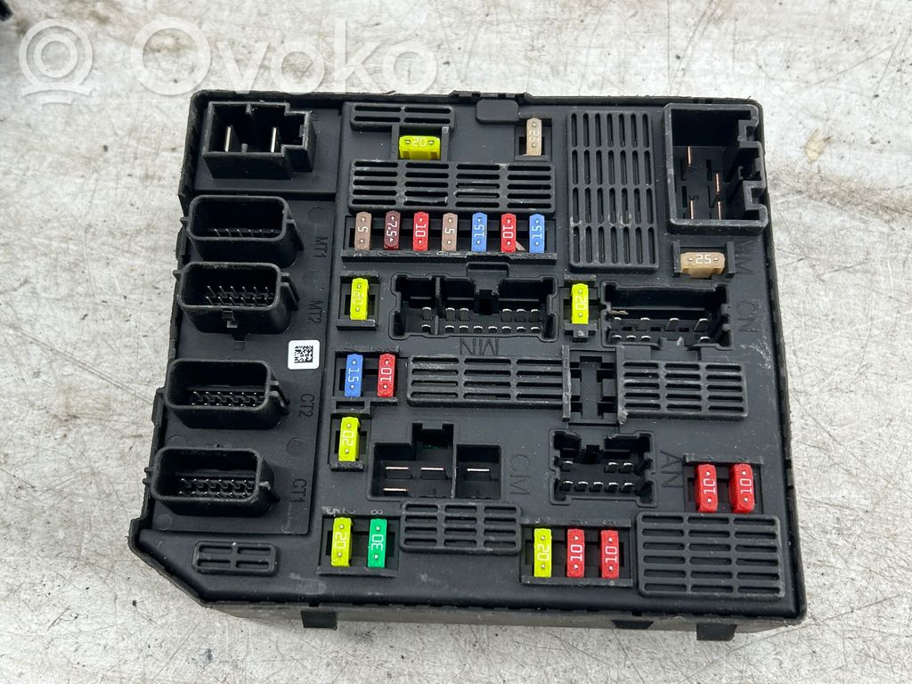 Renault Megane III Módulo de fusible 