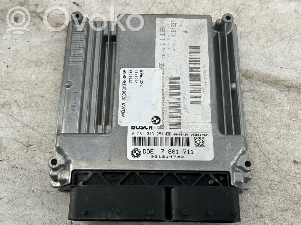 BMW 1 E81 E87 Variklio valdymo blokas 