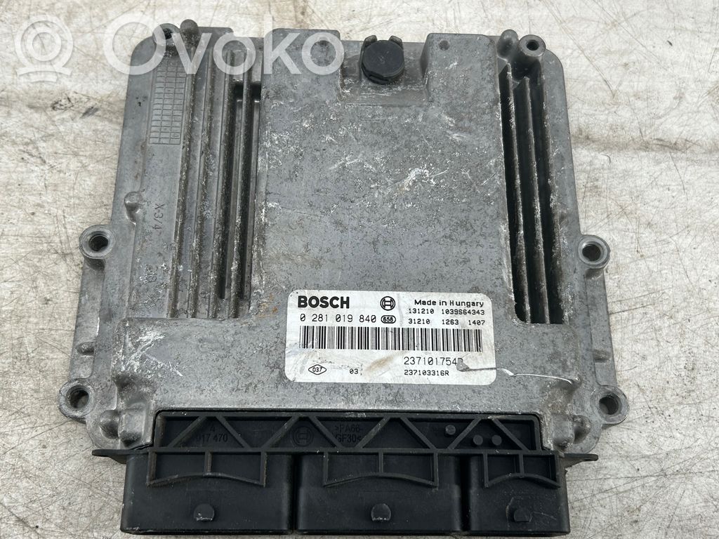 Opel Vivaro Engine control unit/module 