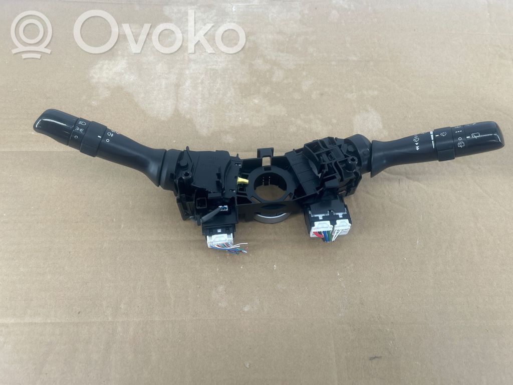 Toyota Avensis T270 Wiper turn signal indicator stalk/switch 
