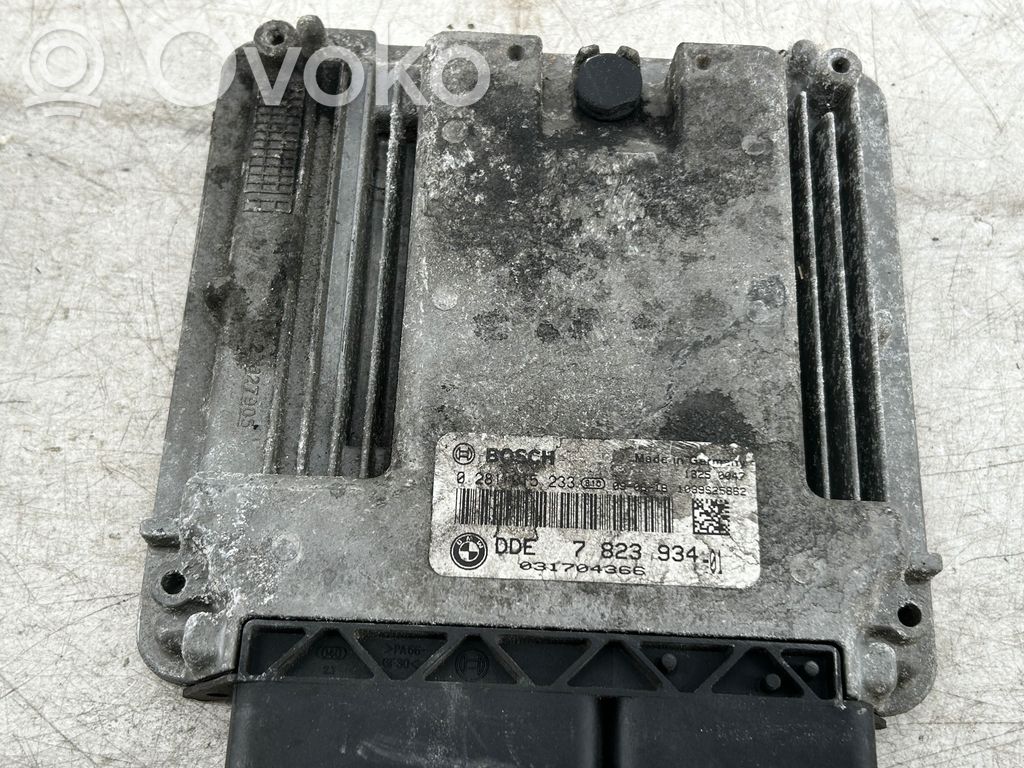 BMW 1 E81 E87 Engine control unit/module 