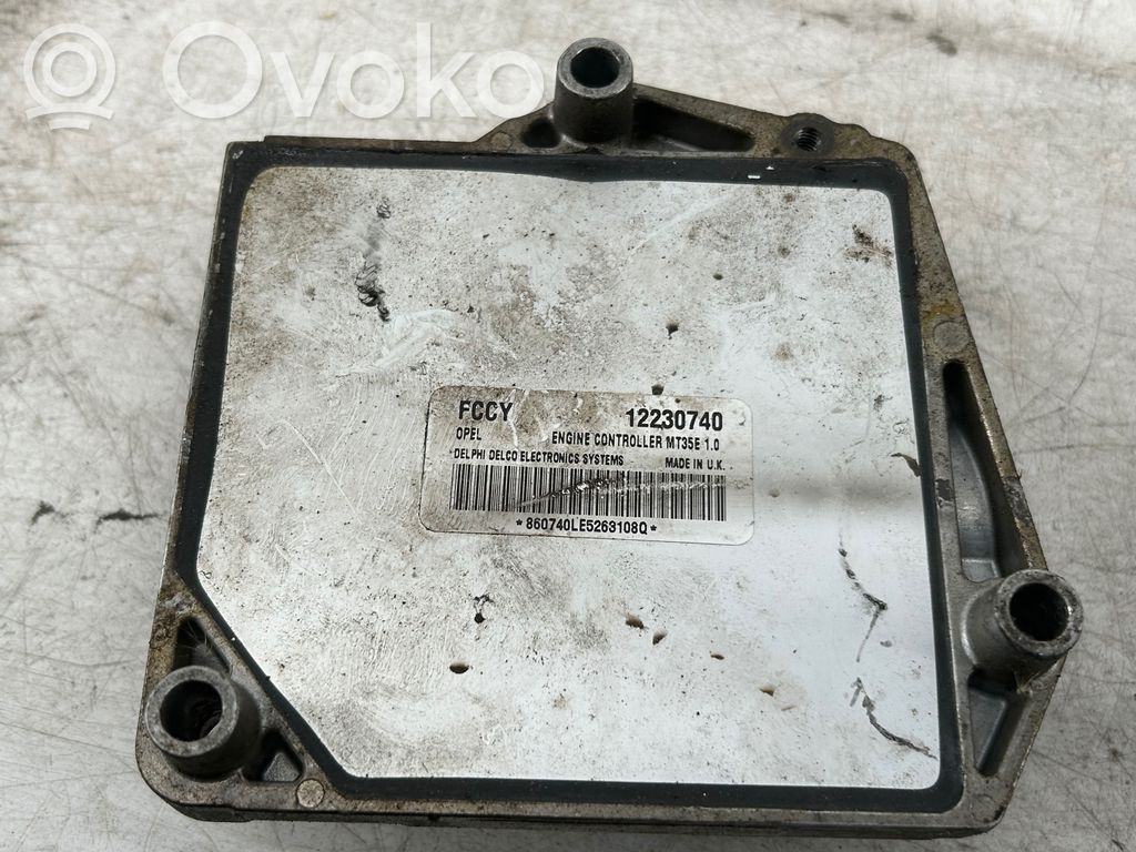 Opel Zafira B Engine control unit/module 