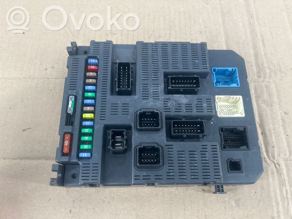 Peugeot 3008 I Fuse module 