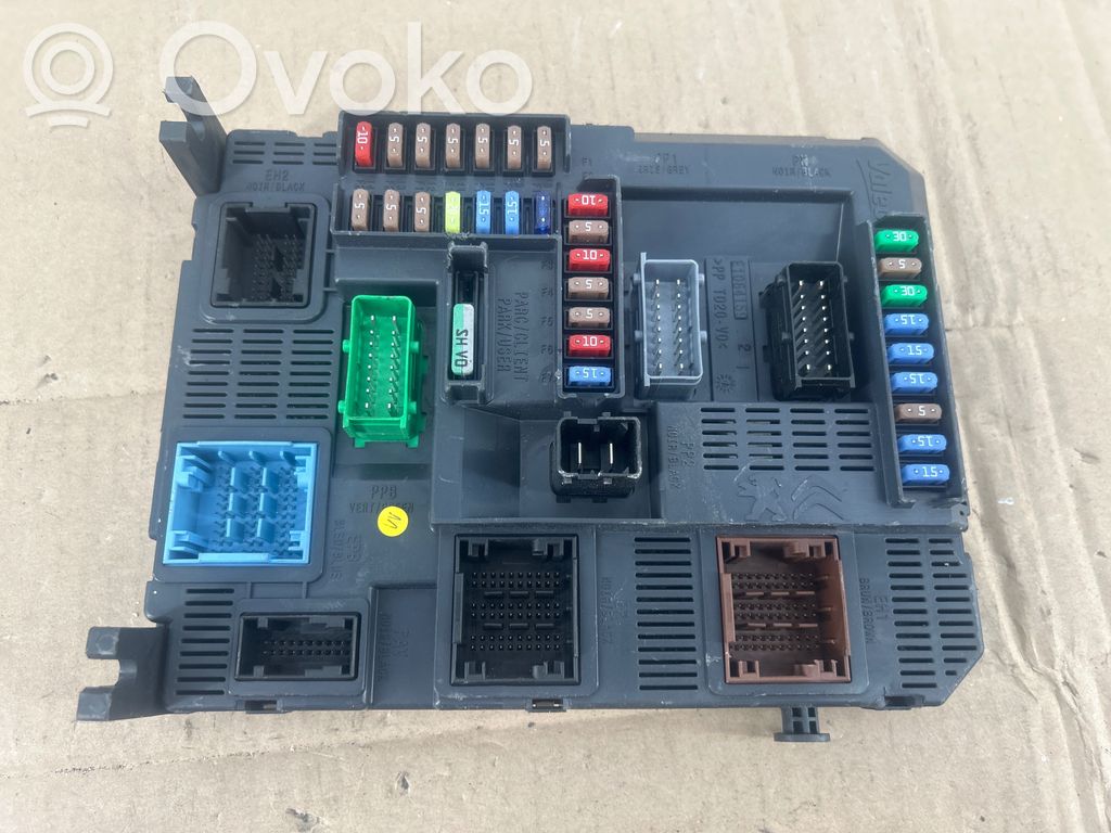 Peugeot 208 I Fuse module 