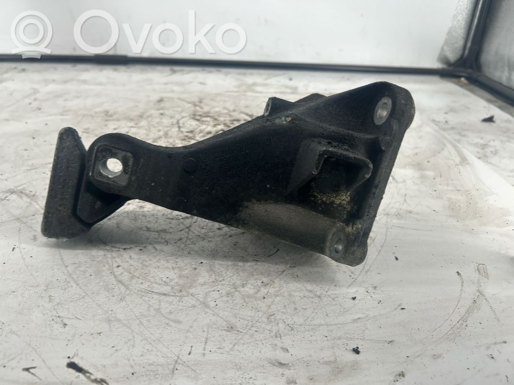 BMW 3 E90 E91 Engine mounting bracket 