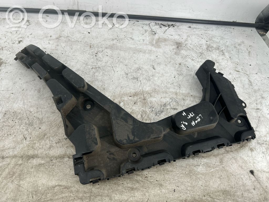 Seat Leon (5F) Puskurin kannattimen kulmakannake 