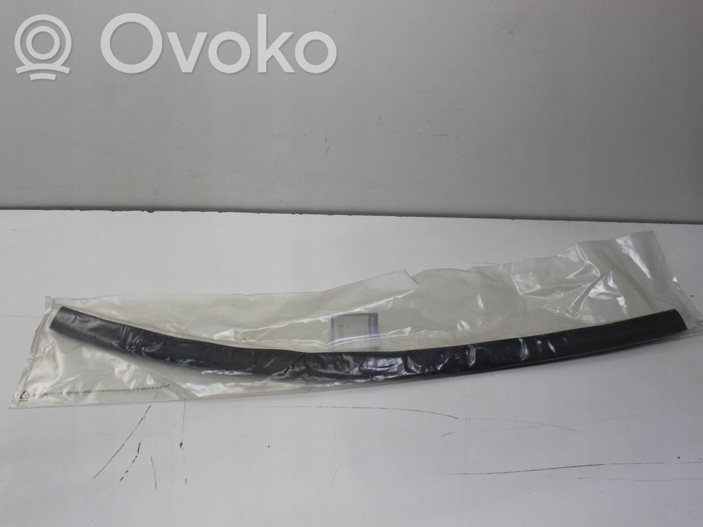 Volvo S60 Radiator trim 