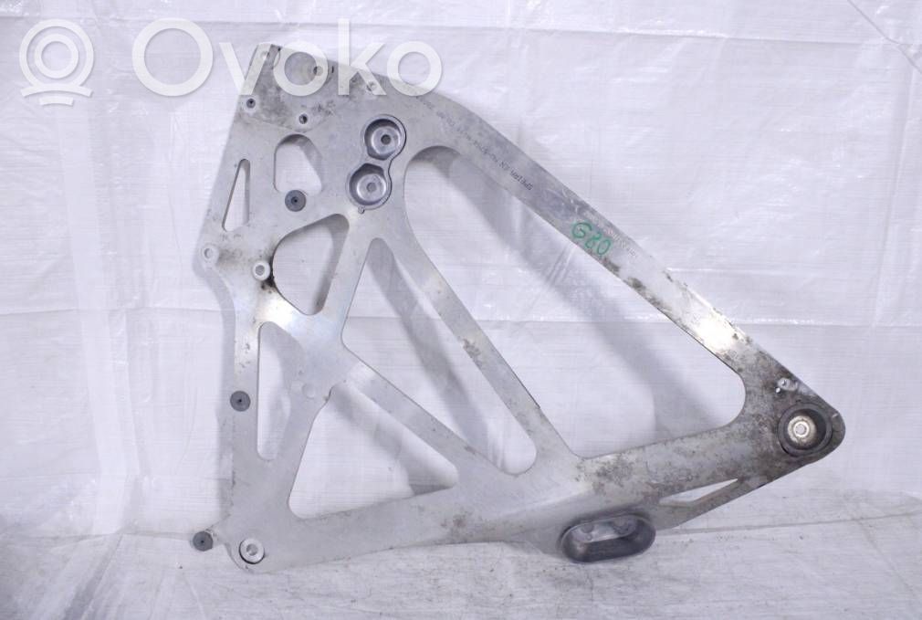 BMW M3 G80 Alte piese compartiment motor 