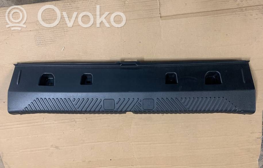 BMW 5 G60 G61 Osłona pasa bagażnika 
