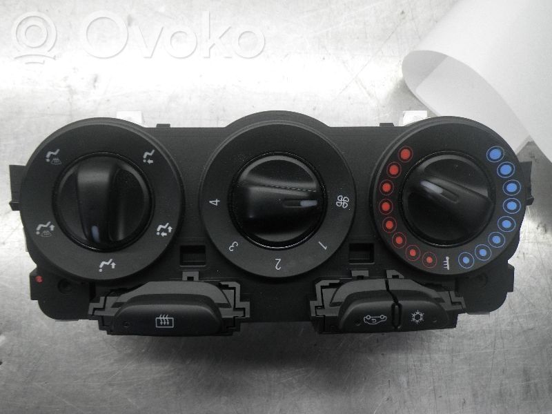 Climate control unit   466119570