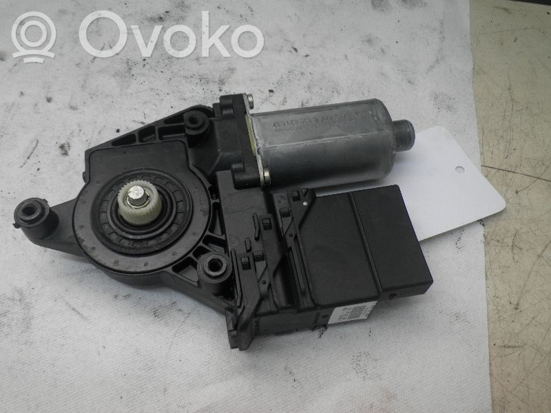 Volkswagen PASSAT B5 Takaoven ikkunan nostomoottori 