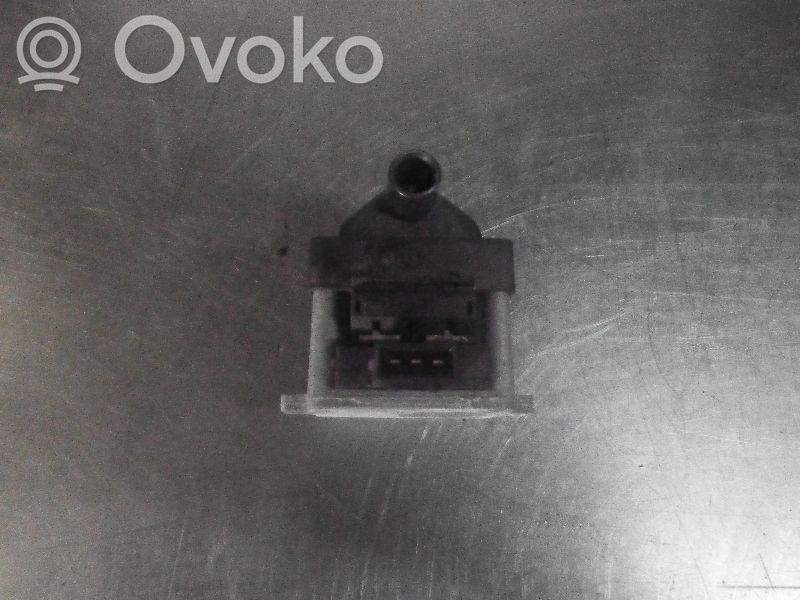 Volkswagen Polo II 86C 2F Cewka zapłonowa wysokiego napięcia 