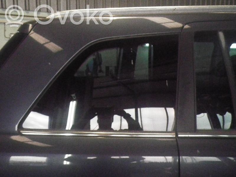 Opel Zafira B Rear side window 