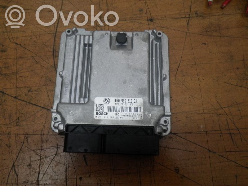 Volkswagen Transporter - Caravelle T5 Engine control unit/module 