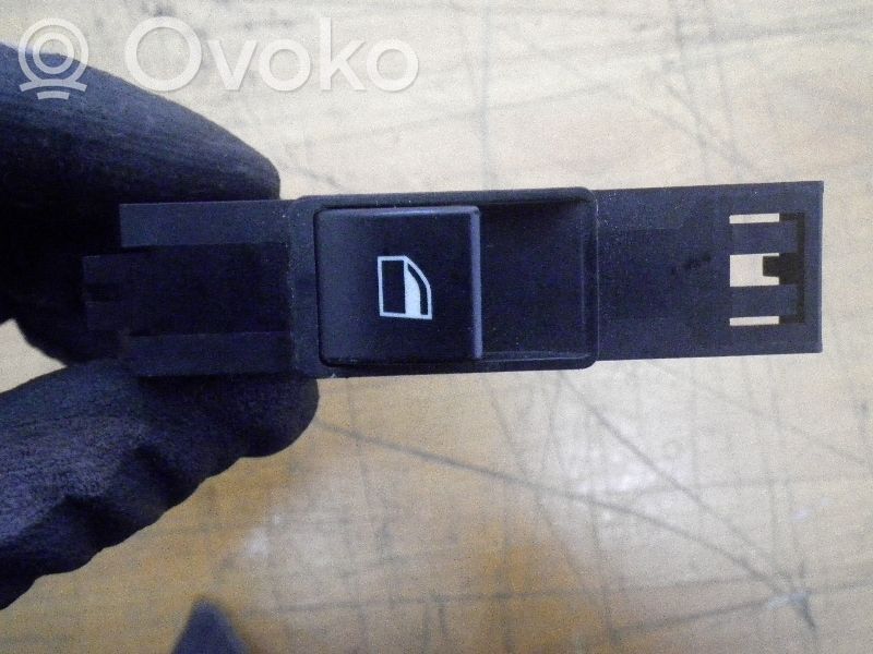 Interruptor del elevalunas eléctrico   61318381510