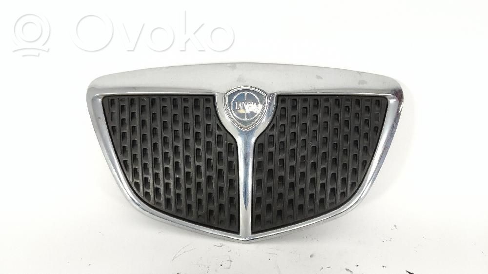 Lancia Ypsilon Etusäleikkö 