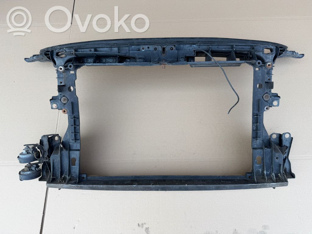 Audi A3 S3 8P Pas przedni 