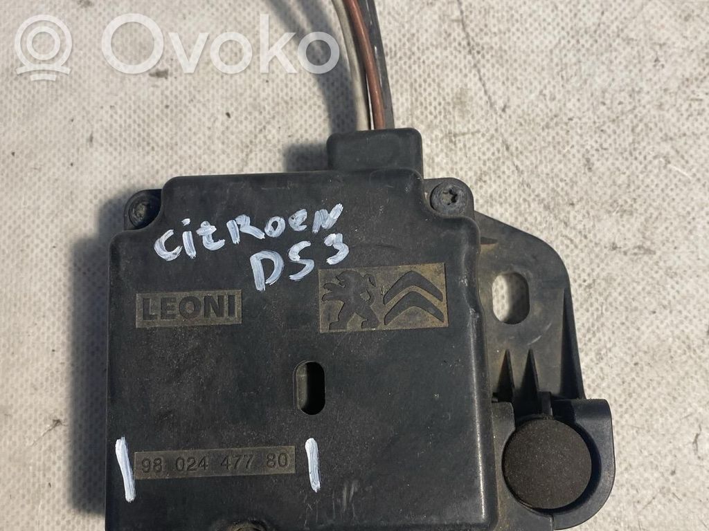Saugiklių blokas   9802447780