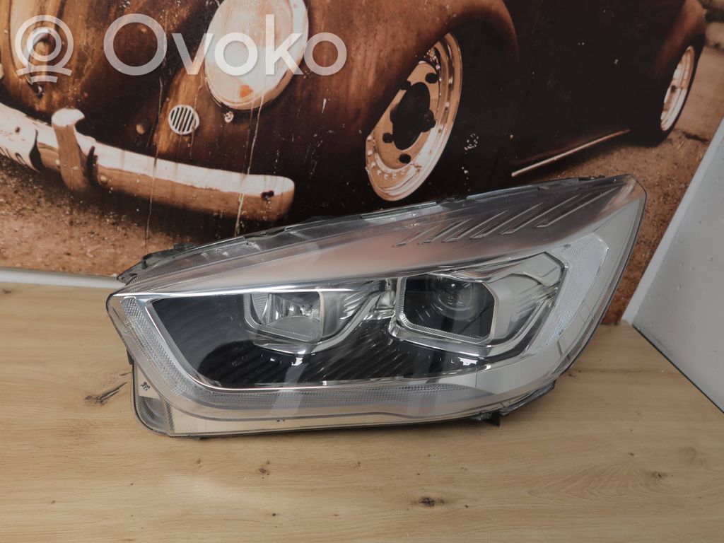 Ford Kuga II Priekinis žibintas 