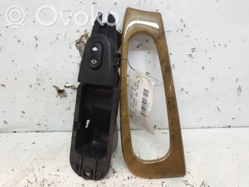 Electric window control switch   XR82107