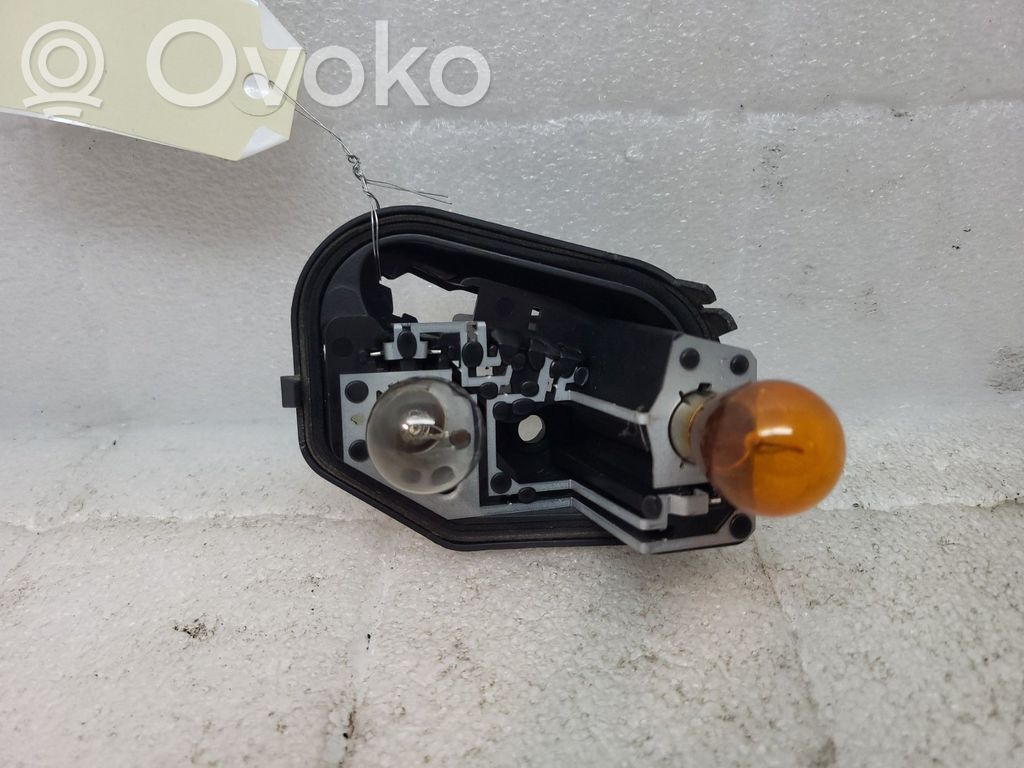 Citroen C5 Takavalon polttimon suojan pidike 