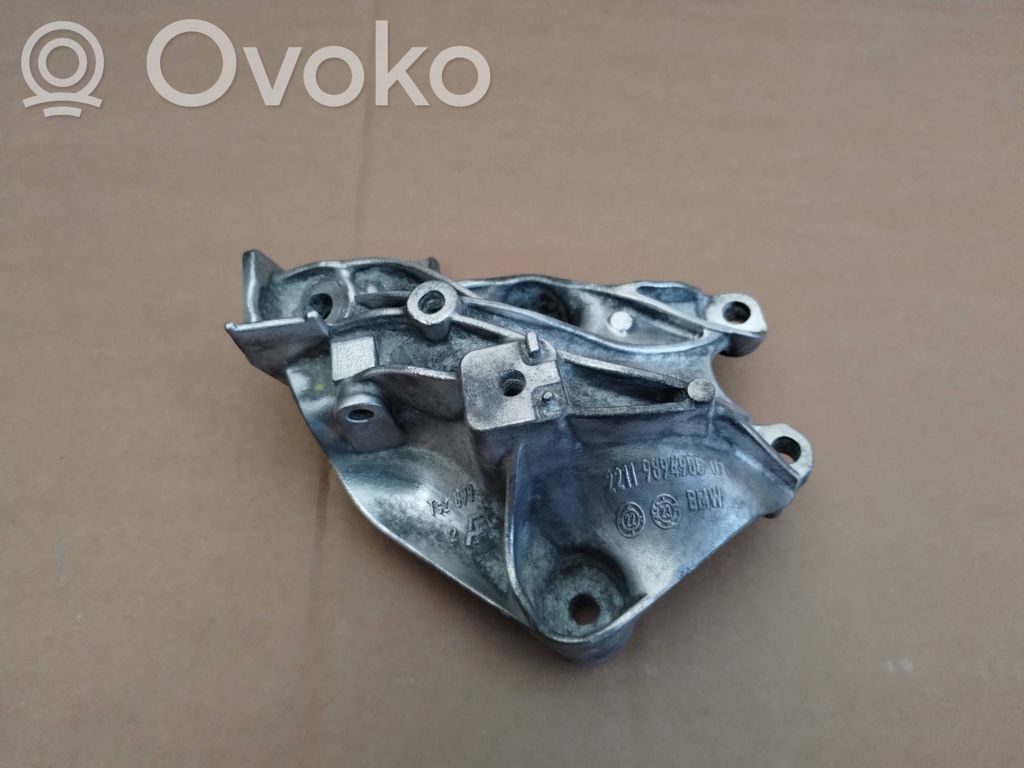 BMW 5 G60 G61 Engine mounting bracket 