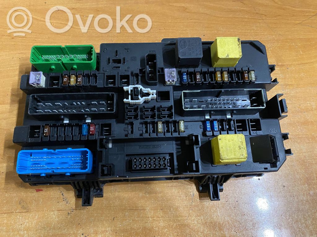 Opel Astra H Ramka / Moduł bezpieczników 