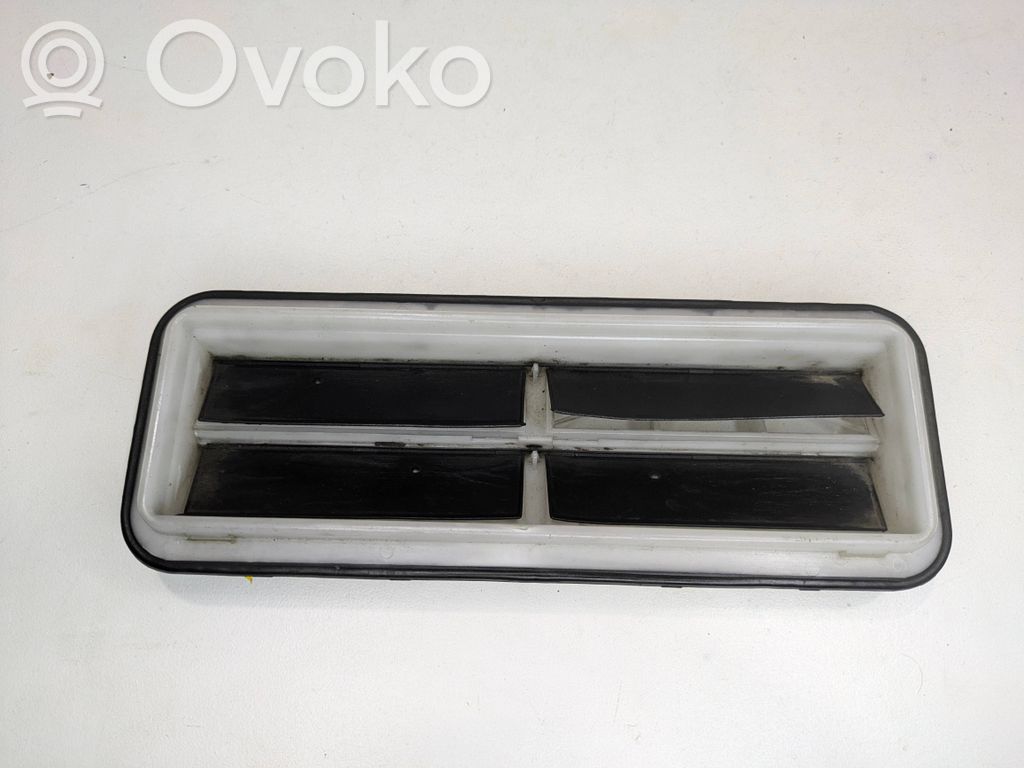Opel Corsa D Kratka wentylacyjna pod zderzakiem tylnym 