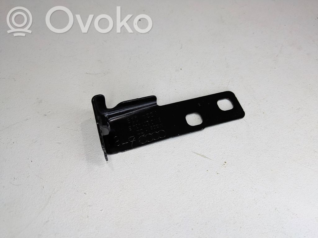 Audi A4 S4 B9 Uchwyt / Mocowanie błotnika przedniego 