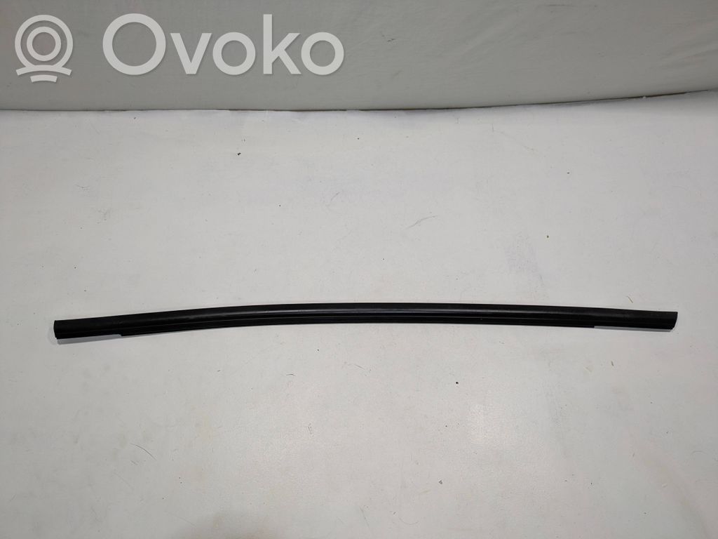 Ford Kuga II Rear door windshield rail 