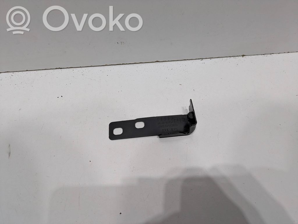 Audi A4 S4 B9 Uchwyt / Mocowanie błotnika przedniego 
