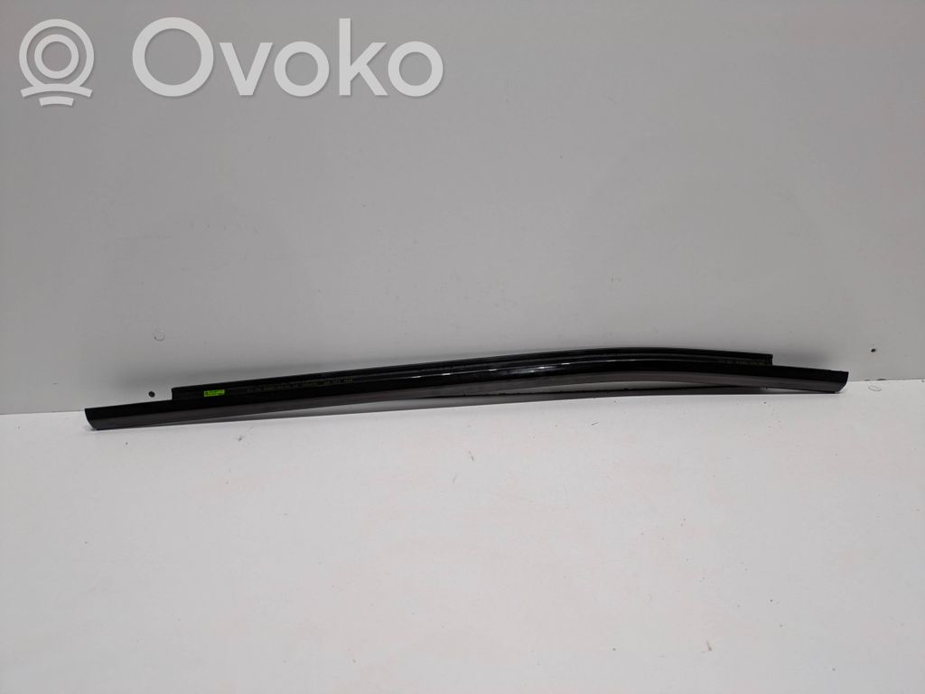 BMW iX Rivestimento modanatura del vetro della portiera posteriore 