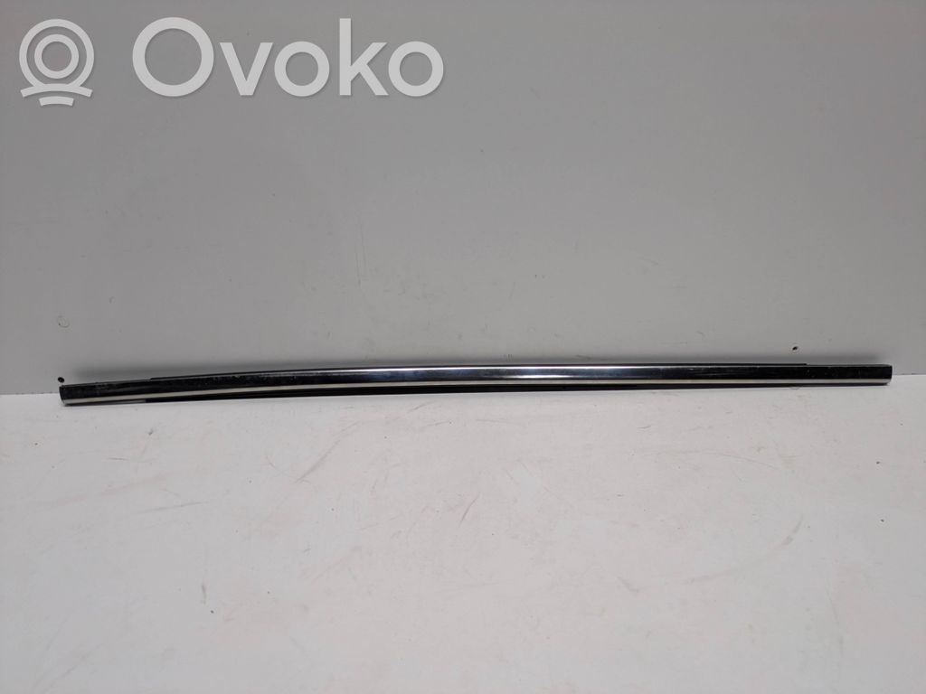 Ford Focus Облицовка стекла задней двери 