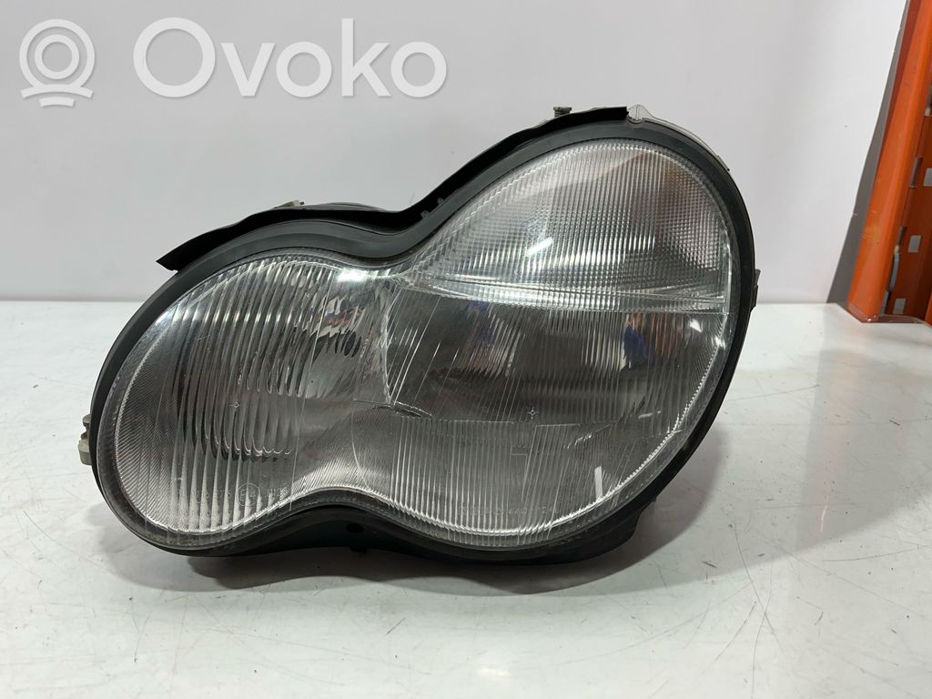 Mercedes-Benz C W203 Lampa przednia 